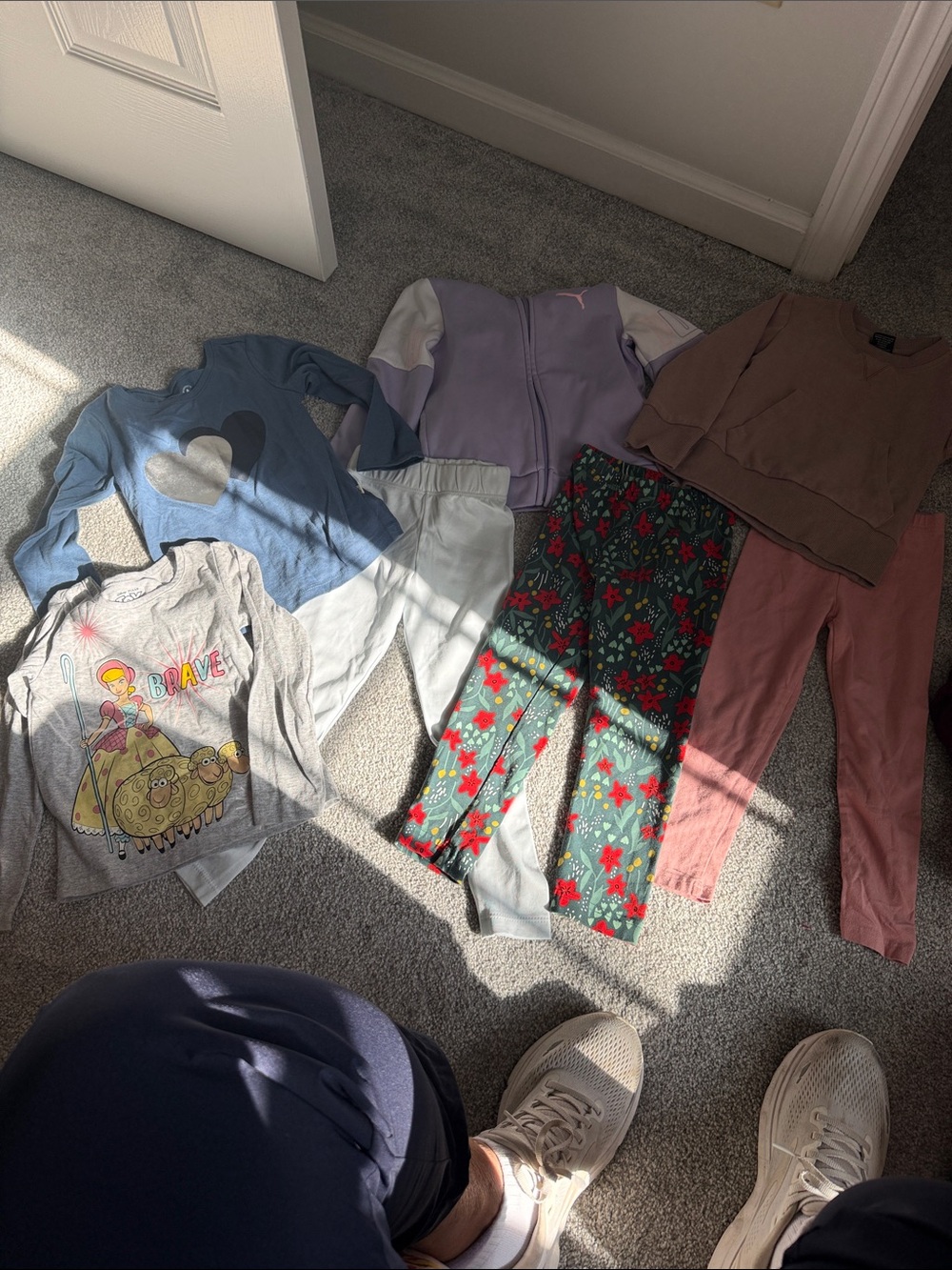4t bundle. 7 items. 3 bottoms 2 tops 2 sweatshirts